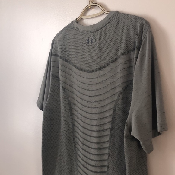 Men’s Under Armour Fitted The Seamless Tee - Picture 7 of 10